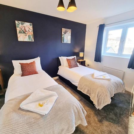 Stylish 3 Bedrooms & 2 Bathrooms House, Free Parking On Premises! Cambridge Exterior foto
