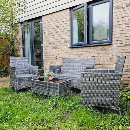 Stylish 3 Bedrooms & 2 Bathrooms House, Free Parking On Premises! Cambridge Exterior foto