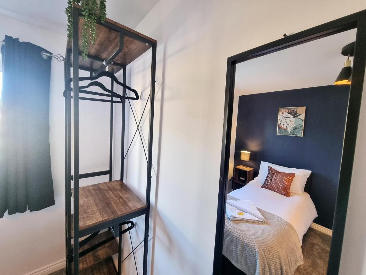 Stylish 3 Bedrooms & 2 Bathrooms House, Free Parking On Premises! Cambridge Exterior foto