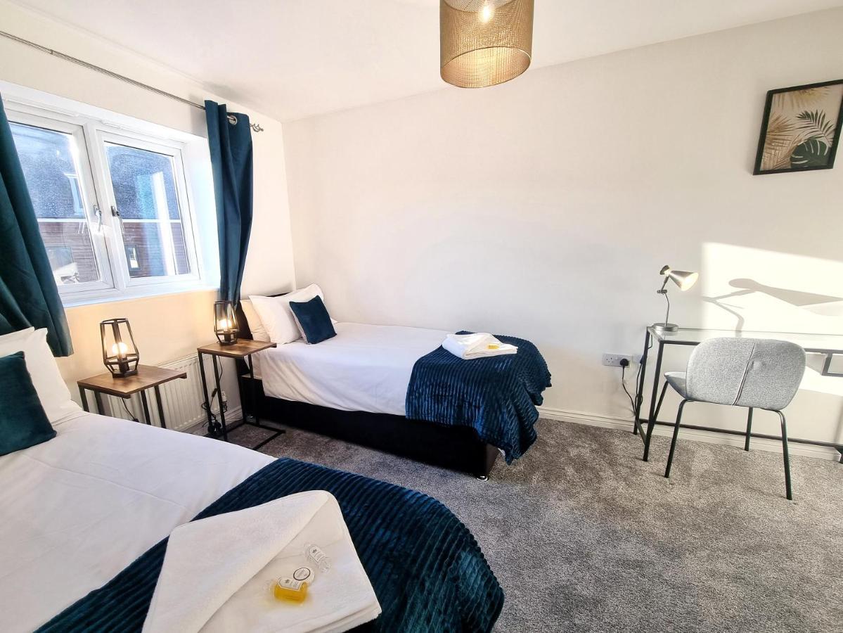 Stylish 3 Bedrooms & 2 Bathrooms House, Free Parking On Premises! Cambridge Exterior foto