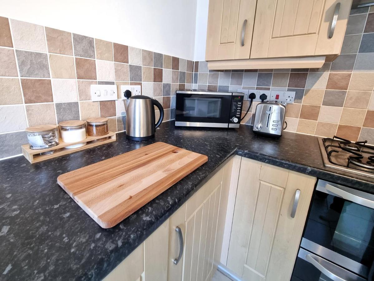 Stylish 3 Bedrooms & 2 Bathrooms House, Free Parking On Premises! Cambridge Exterior foto