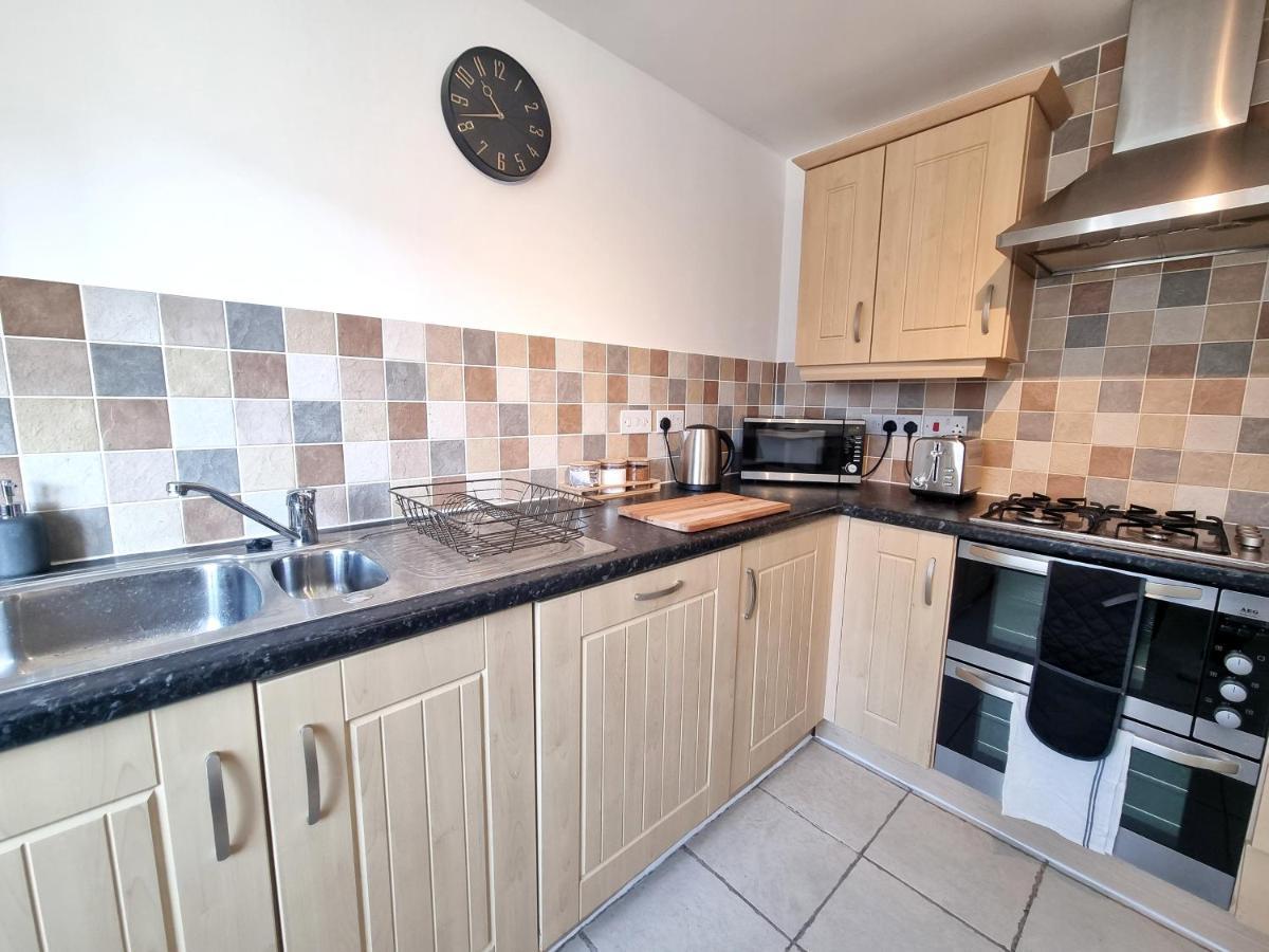 Stylish 3 Bedrooms & 2 Bathrooms House, Free Parking On Premises! Cambridge Exterior foto