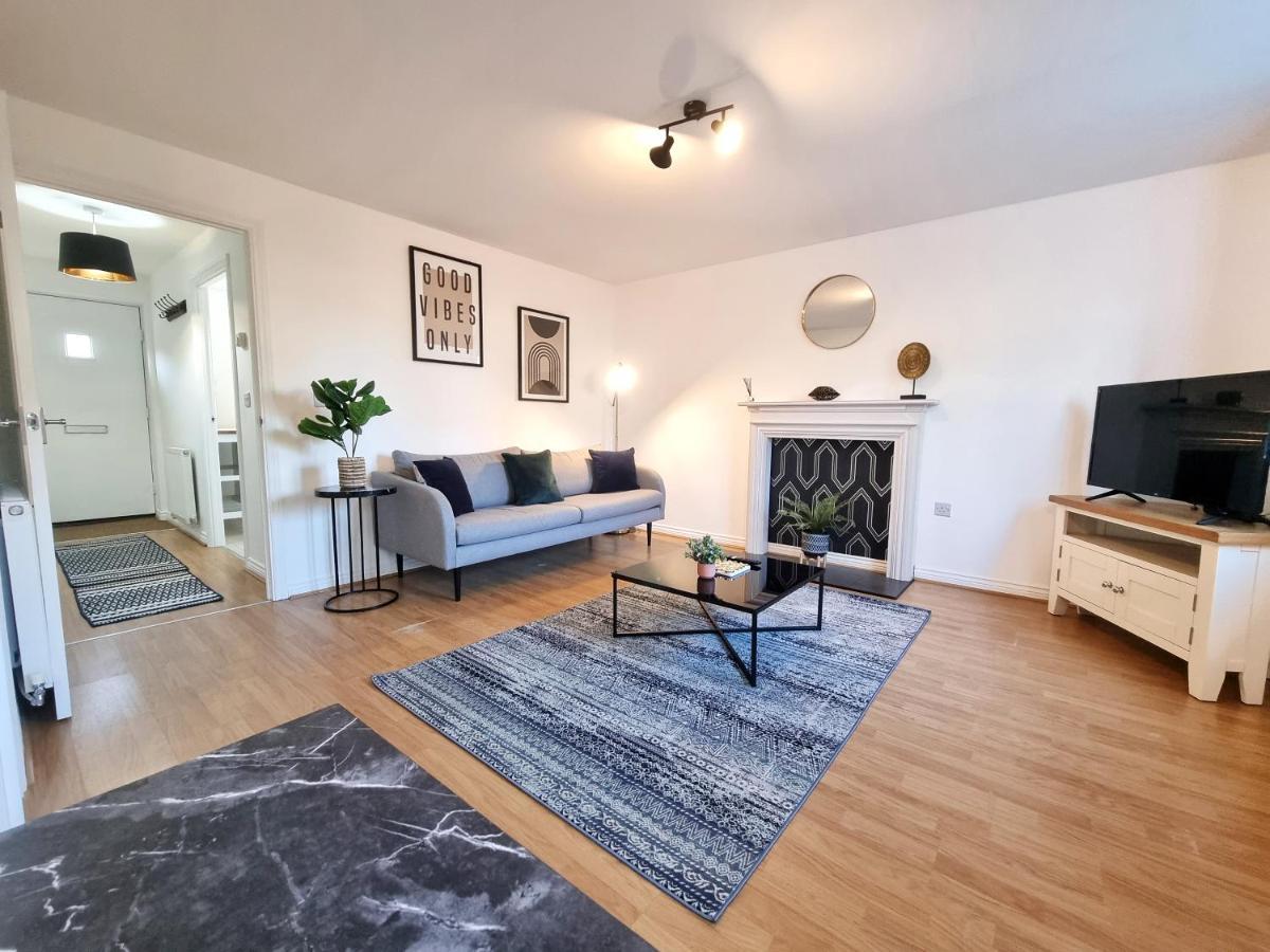 Stylish 3 Bedrooms & 2 Bathrooms House, Free Parking On Premises! Cambridge Exterior foto