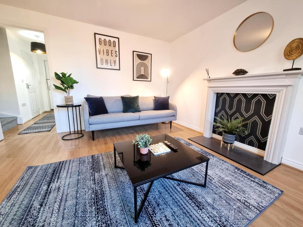 Stylish 3 Bedrooms & 2 Bathrooms House, Free Parking On Premises! Cambridge Exterior foto