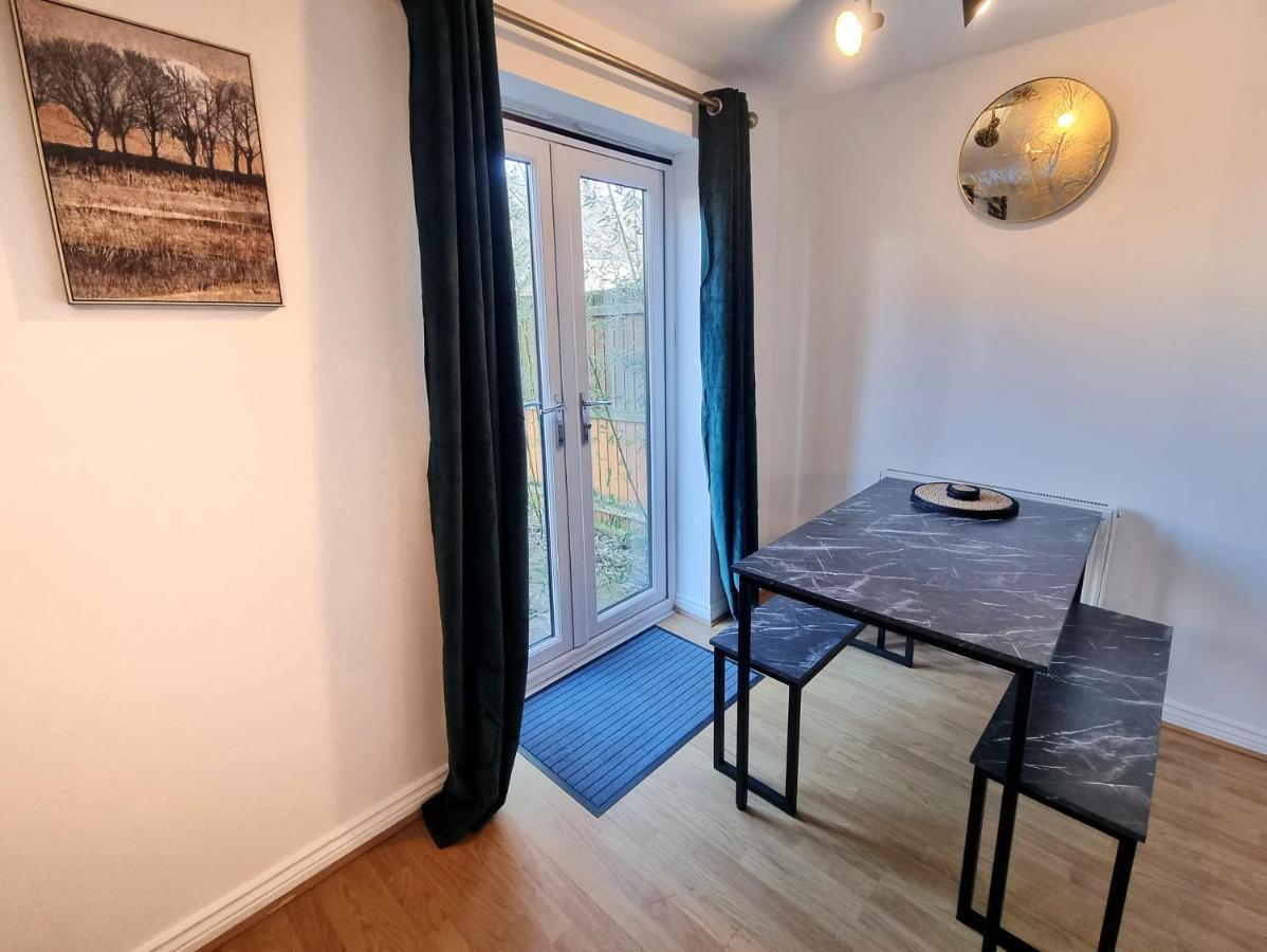Stylish 3 Bedrooms & 2 Bathrooms House, Free Parking On Premises! Cambridge Exterior foto