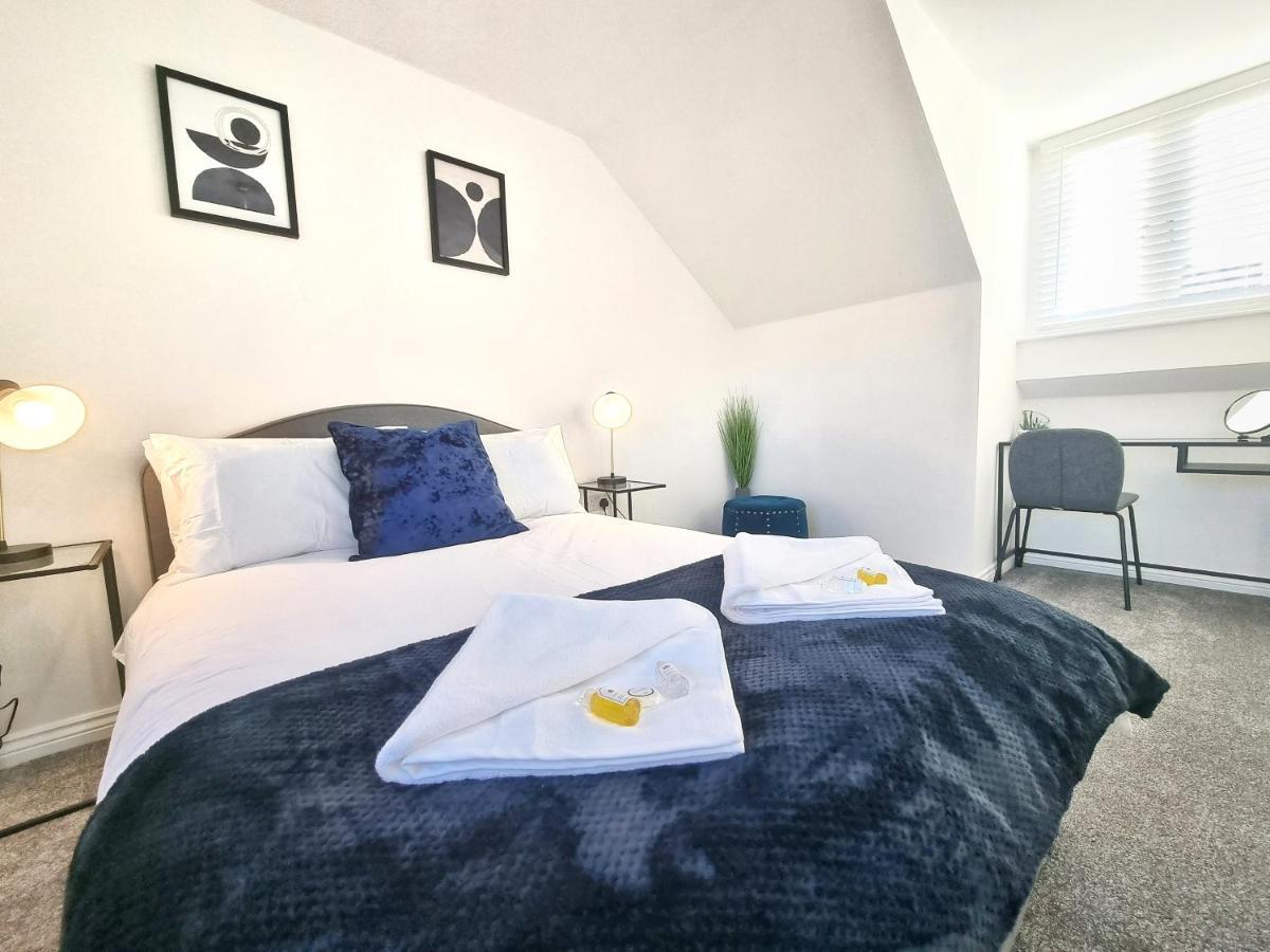 Stylish 3 Bedrooms & 2 Bathrooms House, Free Parking On Premises! Cambridge Exterior foto